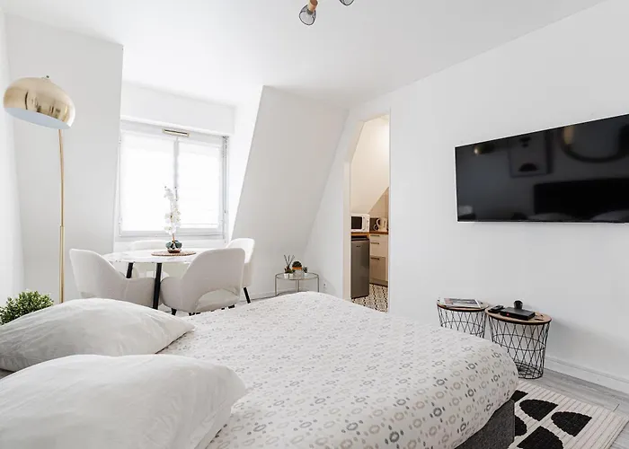 Bright 3p - Close To *