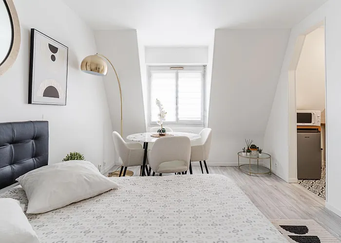 Bright 3p - Close To *